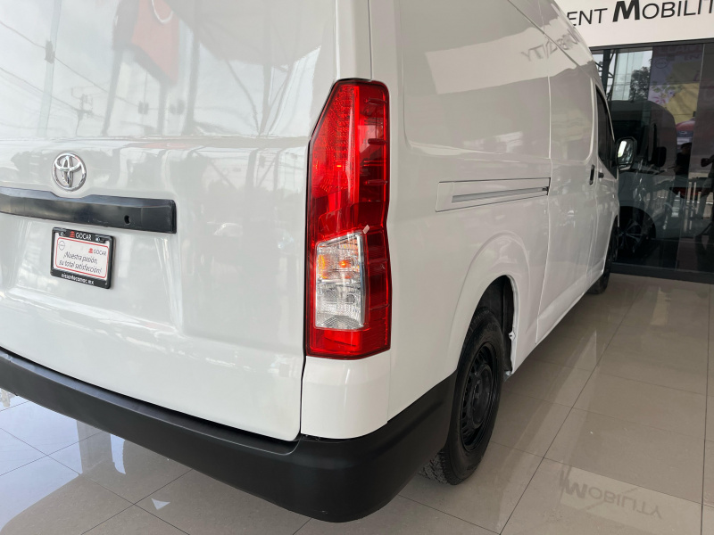 Toyota Comerciales Hiace Panel 5 pts. DX Superlarga, toldo alto, TM5 (línea nueva) 2020